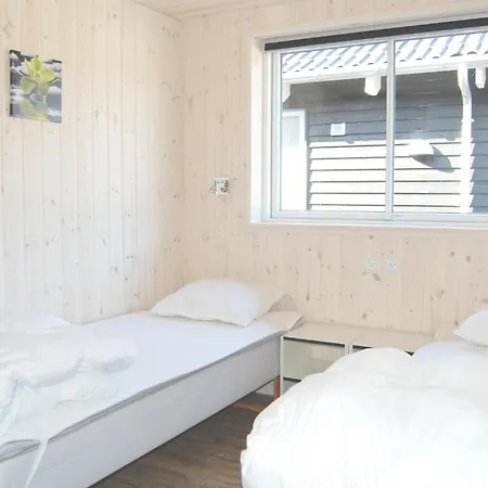 Hébergement de vacances 6 Bedroom Beautiful In Tranekaer