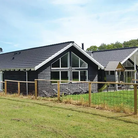 6 Bedroom Beautiful In Tranekaer Hébergement de vacances *