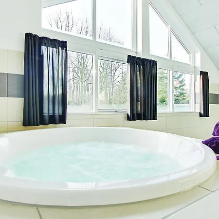 6 Bedroom Beautiful In Tranekaer * Tranekær