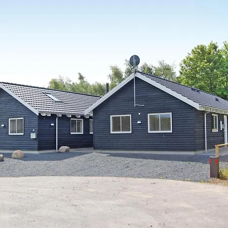 Hébergement de vacances 6 Bedroom Beautiful In Tranekaer