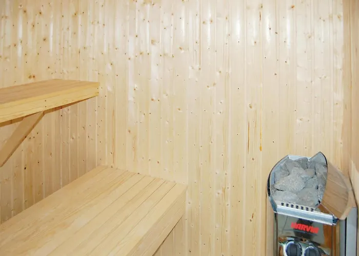 6 Bedroom Beautiful In *