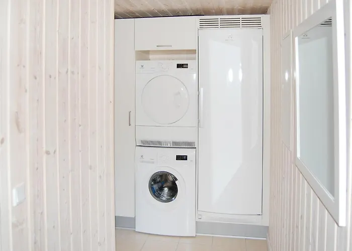 6 Bedroom Beautiful In * Tranekær