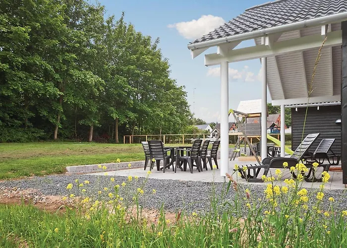 6 Bedroom Beautiful In Semesterbostad