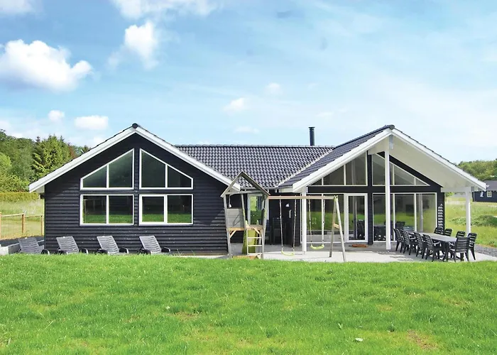 6 Bedroom Beautiful In Semesterbostad