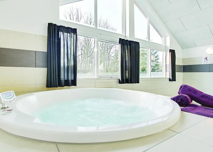 6 Bedroom Beautiful In * Tranekær